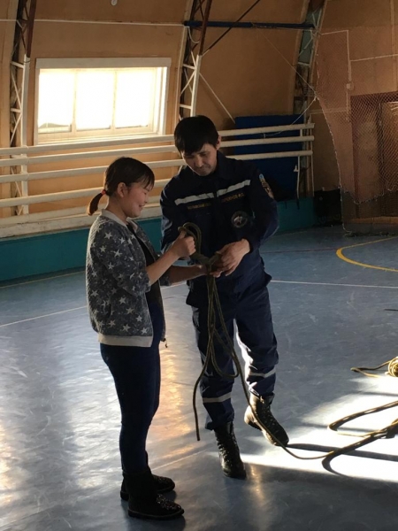 Спасатели Якутии провели открытые уроки ОБЖ
