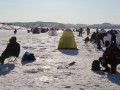 Три рыбака чуть не уплыли на льдине в море у побережья Сахалина