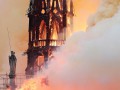 Две трети кровли собора Парижской Богоматери уничтожены в пожаре
