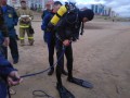 Автомобиль скатился в воду на диком пляже в Якутске, двое погибли