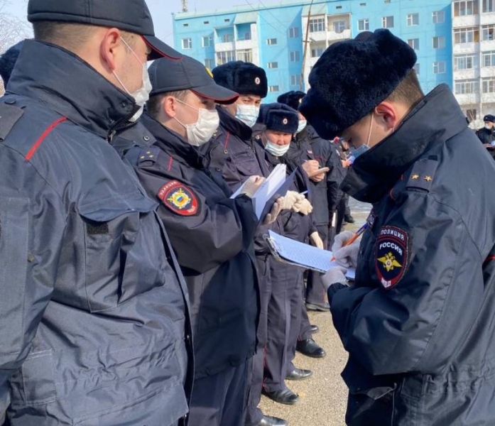 Проверка самоизолированных, поимка праздношатающихся и бутлегеров: работа полиции Якутска в условиях борьбы с коронавирусом