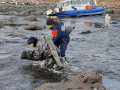 Спасатели вызволили сломанный катер с двумя охотниками в Якутии