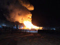 Огонь перекинулся со спортзала на здание школы в селе Кустур в Якутии