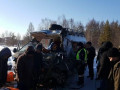 Два человека пострадали при столкновении микроавтобуса с большегрузом в Якутии