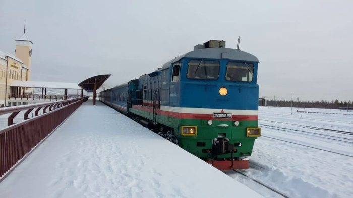 С 3 декабря пассажиров поезда до вокзала Нижний Бестях будут возить на микроавтобусах