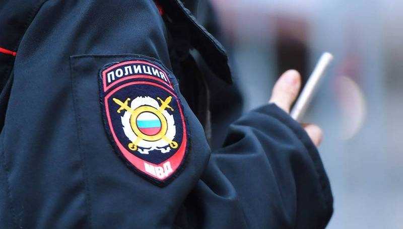 Житель Нерюнгри украл более 300 тысяч рублей у женщины, которой помог донести сумки до дома
