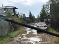 Ураган повредил дома и линии электропередачи в Мирном