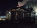 Пятерых человек, в том числе троих детей, эвакуировали из горящего дома в якутском селе Майя