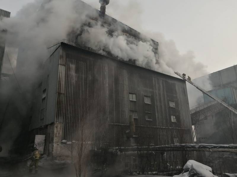 В Нерюнгри загорелась обогатительная фабрика