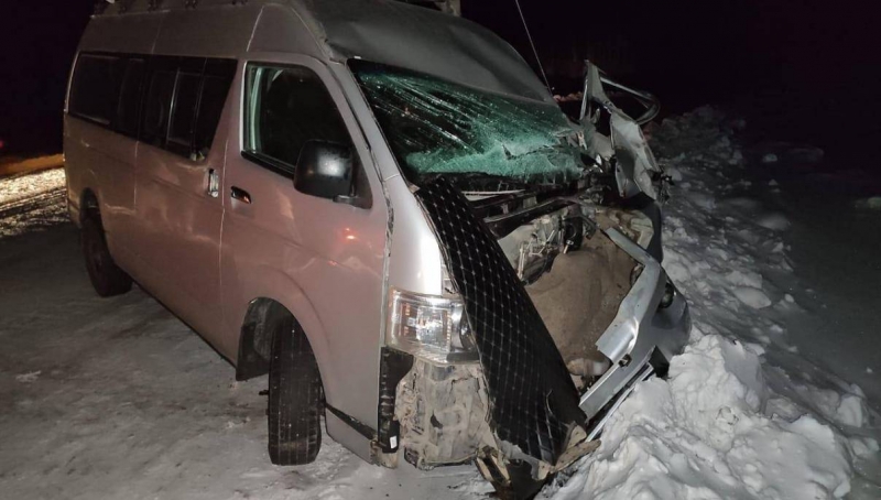 В Алданском районе столкнулись микроавтобус и автомашина КамАЗ