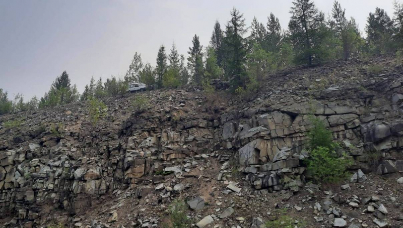 В Нерюнгринском районе двое грибников упали с 12-метровой высоты и остались живы