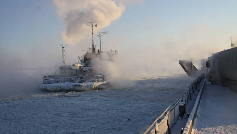 ЛОРП завершило грузовые перевозки с ледоколом в Якутии. Посмотрите, в каких сложных условиях они проходили