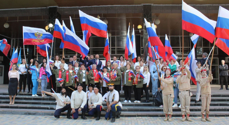 Торжественный митинг, посвященный Дню Государственного Флага Российской Федерации